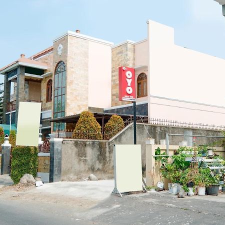 Oyo 1611 Four D'Home Surakarta  Exterior photo